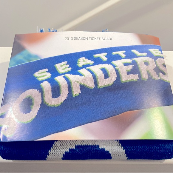 ❌SOLD❌ LOT of 3x NWT Seattle Sounders Items! 1x Hat + 2x Collectors Scarfs - Picture 6 of 11